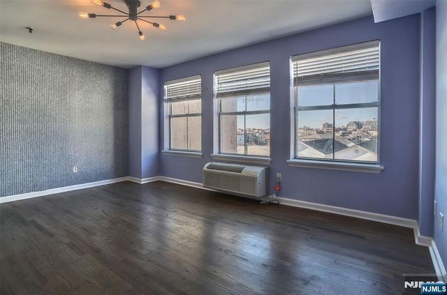 54 Polk P3, Newark, NJ 07105