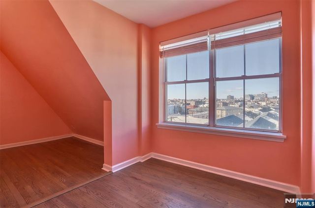 54 Polk P3, Newark, NJ 07105