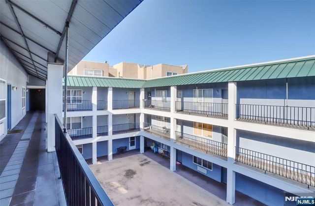 54 Polk P3, Newark, NJ 07105