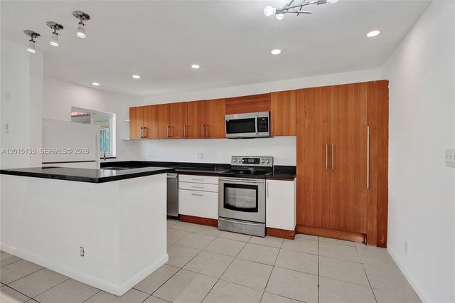 3050 NE 5th Ter 13, Wilton Manors, FL 33334