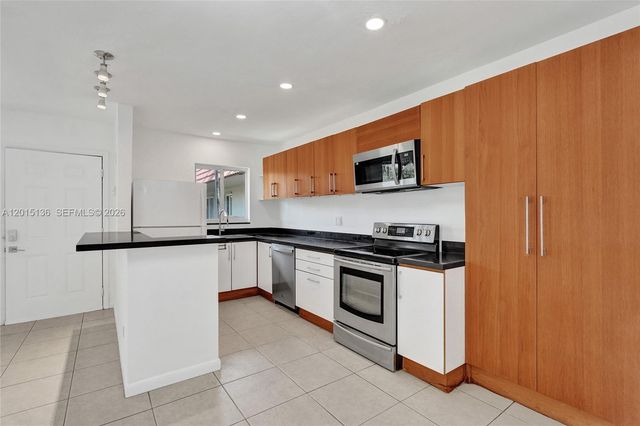 3050 NE 5th Ter 13, Wilton Manors, FL 33334