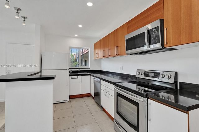 3050 NE 5th Ter 13, Wilton Manors, FL 33334