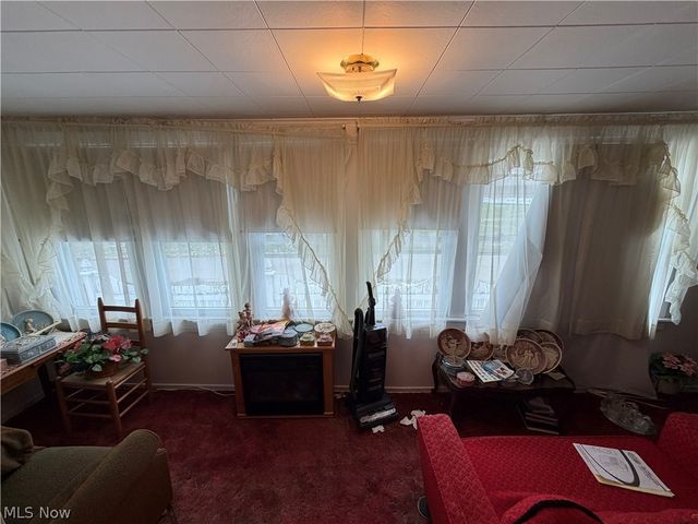 47085 Oak Street, New Waterford, OH 44445