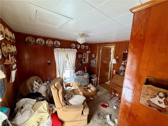 47085 Oak Street, New Waterford, OH 44445