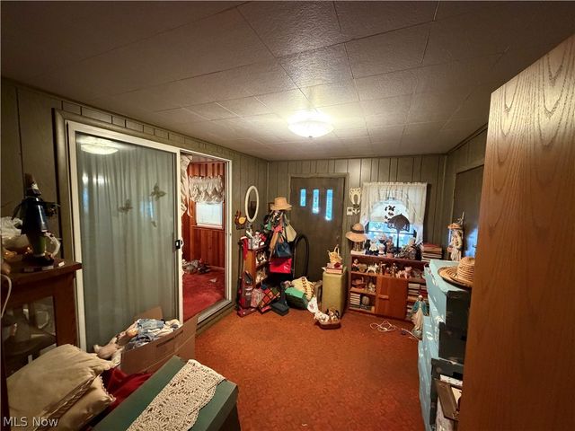 47085 Oak Street, New Waterford, OH 44445