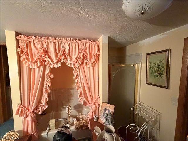 47085 Oak Street, New Waterford, OH 44445