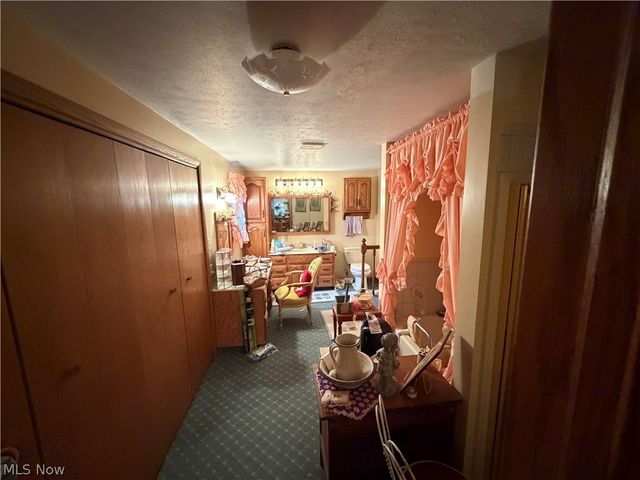 47085 Oak Street, New Waterford, OH 44445