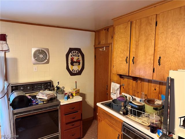 47085 Oak Street, New Waterford, OH 44445