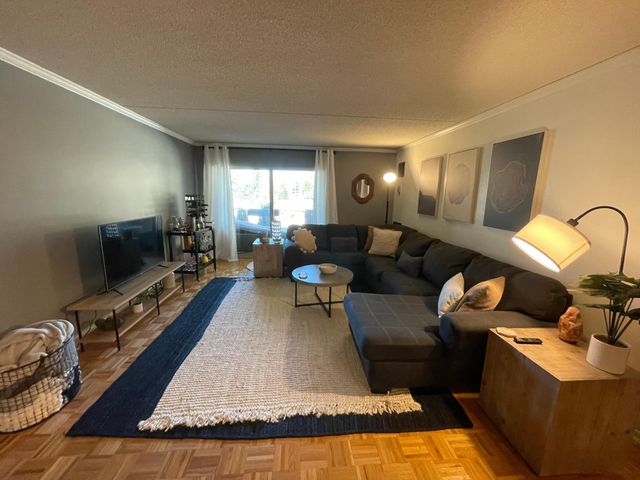 6650 Vernon Avenue S 112, Edina, MN 55436