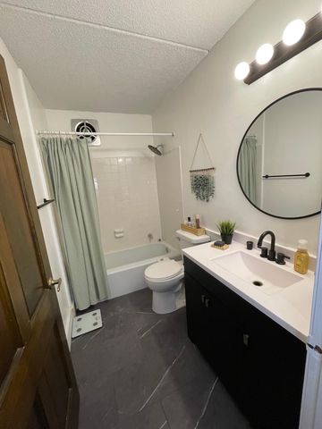 6650 Vernon Avenue S 112, Edina, MN 55436
