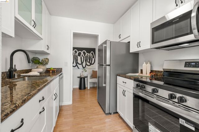 8 Admiral Dr A229, Emeryville, CA 94608