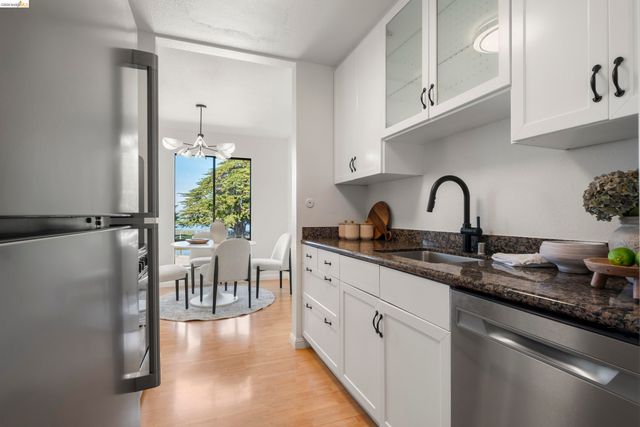 8 Admiral Dr A229, Emeryville, CA 94608