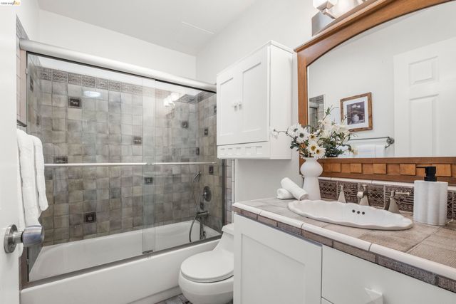 8 Admiral Dr A229, Emeryville, CA 94608