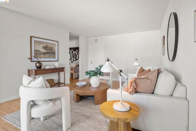 8 Admiral Dr A229, Emeryville, CA 94608