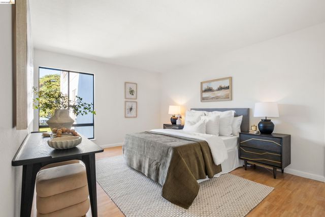 8 Admiral Dr A229, Emeryville, CA 94608