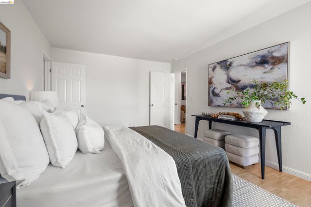 8 Admiral Dr A229, Emeryville, CA 94608