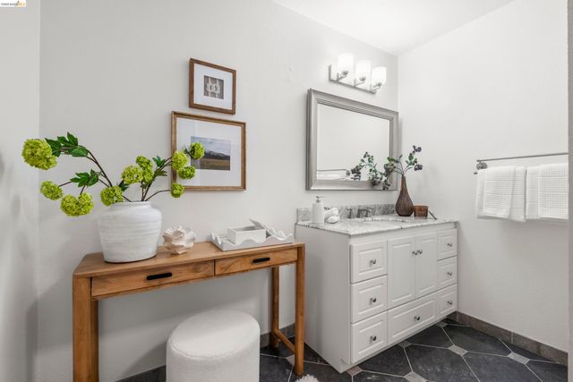 8 Admiral Dr A229, Emeryville, CA 94608