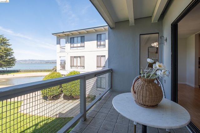 8 Admiral Dr A229, Emeryville, CA 94608