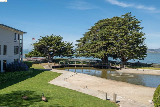 8 Admiral Dr A229, Emeryville, CA 94608