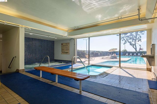 8 Admiral Dr A229, Emeryville, CA 94608