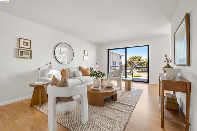 8 Admiral Dr A229, Emeryville, CA 94608