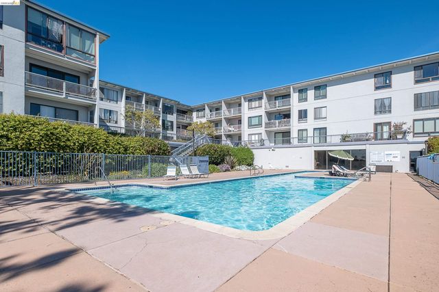 8 Admiral Dr A229, Emeryville, CA 94608