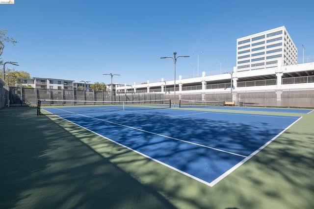 8 Admiral Dr A229, Emeryville, CA 94608