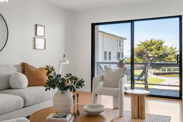 8 Admiral Dr A229, Emeryville, CA 94608