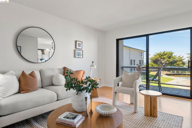 8 Admiral Dr A229, Emeryville, CA 94608