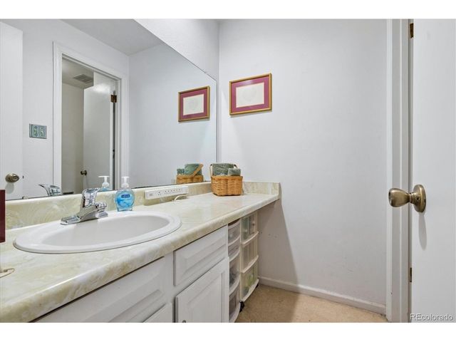 642 Scorpio Dr, Lone Tree, CO 80124