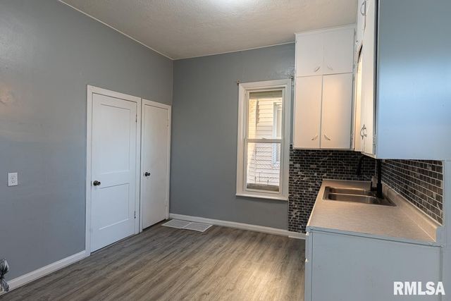 2008 DIXWELL Street, Davenport, IA 52802