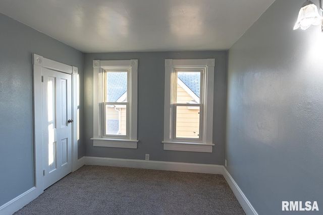 2008 DIXWELL Street, Davenport, IA 52802