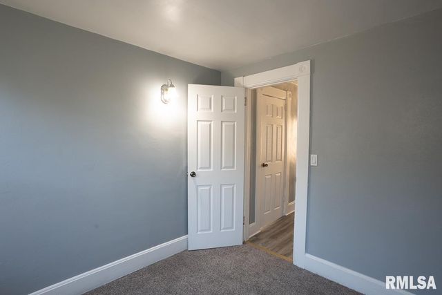 2008 DIXWELL Street, Davenport, IA 52802