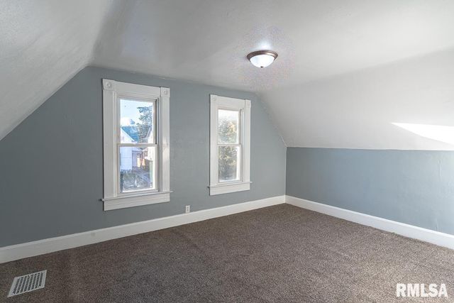 2008 DIXWELL Street, Davenport, IA 52802