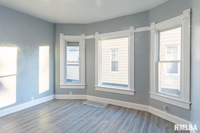 2008 DIXWELL Street, Davenport, IA 52802