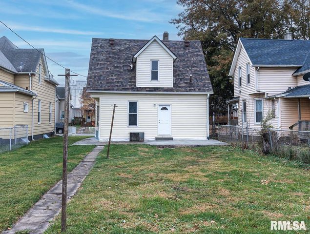 2008 DIXWELL Street, Davenport, IA 52802