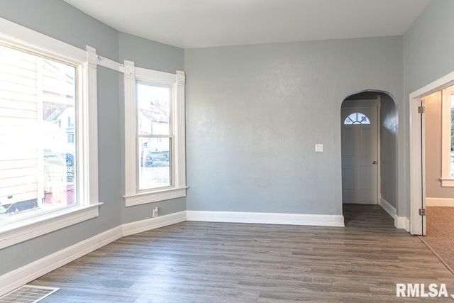 2008 DIXWELL Street, Davenport, IA 52802