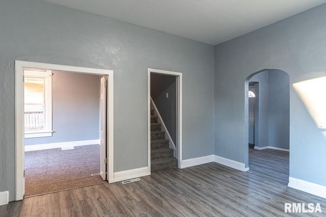 2008 DIXWELL Street, Davenport, IA 52802