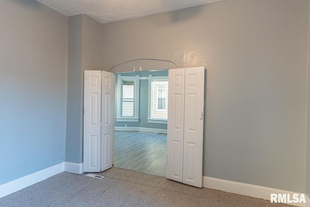 2008 DIXWELL Street, Davenport, IA 52802