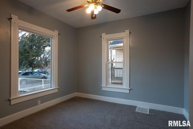 2008 DIXWELL Street, Davenport, IA 52802