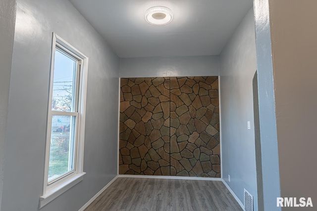 2008 DIXWELL Street, Davenport, IA 52802