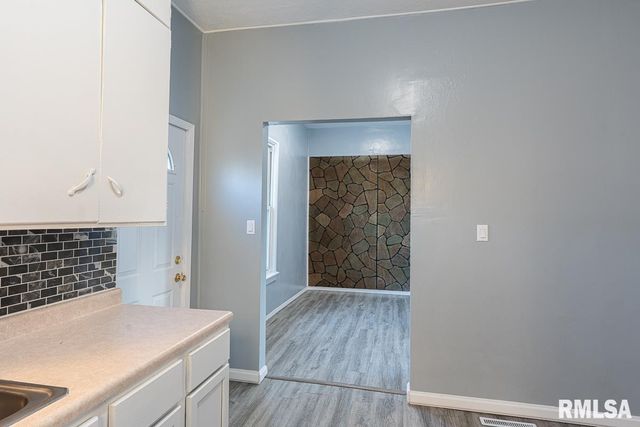 2008 DIXWELL Street, Davenport, IA 52802