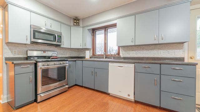 9439 Walnut Drive, Munster, IN 46321