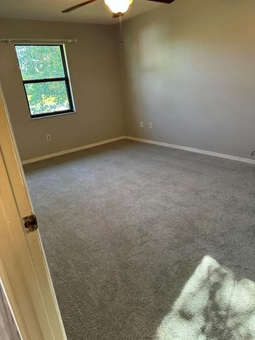 522 NW La Brea Avenue, Port St Lucie, FL 34983