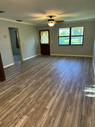 522 NW La Brea Avenue, Port St Lucie, FL 34983