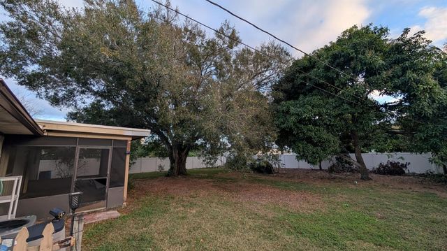 522 NW La Brea Avenue, Port St Lucie, FL 34983