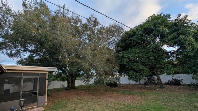 522 NW La Brea Avenue, Port St Lucie, FL 34983