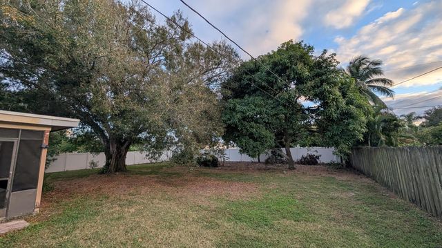 522 NW La Brea Avenue, Port St Lucie, FL 34983