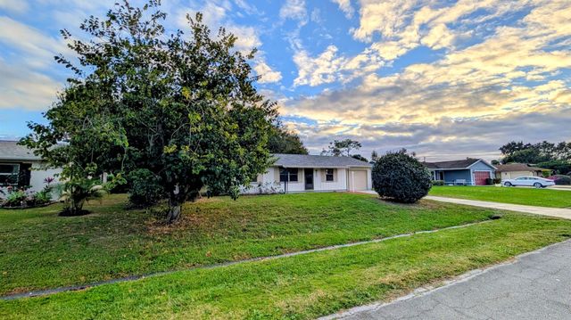 522 NW La Brea Avenue, Port St Lucie, FL 34983