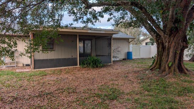 522 NW La Brea Avenue, Port St Lucie, FL 34983